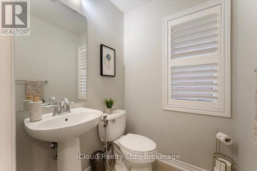 115 Echovalley Drive, Hamilton, ON - Indoor Photo Showing Bathroom