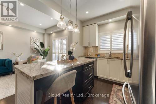 115 Echovalley Drive, Hamilton, ON - Indoor Photo Showing Kitchen With Upgraded Kitchen