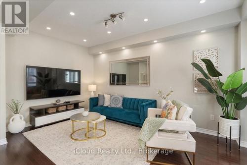 115 Echovalley Drive, Hamilton, ON - Indoor Photo Showing Living Room