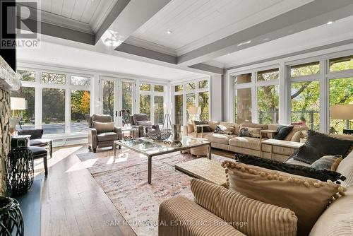 2552 Jarvis Street, Mississauga, ON - Indoor Photo Showing Living Room