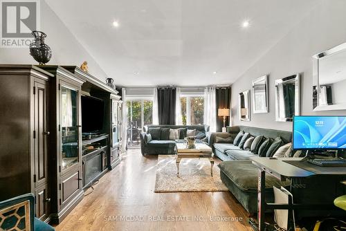 2552 Jarvis Street, Mississauga, ON - Indoor Photo Showing Living Room
