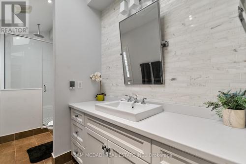 2552 Jarvis Street, Mississauga, ON - Indoor Photo Showing Bathroom