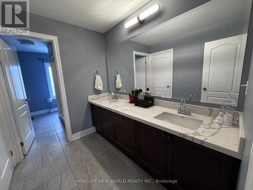 15 Prunella Crescent W, East Gwillimbury, ON - Indoor Photo Showing Bathroom