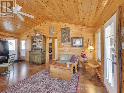 48 Madawaska Trail, Wasaga Beach, ON - Indoor Photo Showing Living Room