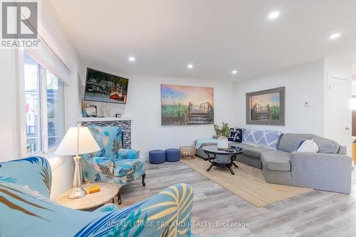 22 Wondergrove Court, Lambton Shores (Grand Bend), ON - Indoor Photo Showing Living Room