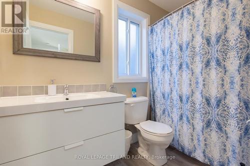 22 Wondergrove Court, Lambton Shores (Grand Bend), ON - Indoor Photo Showing Bathroom