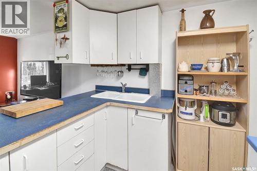 1116 I Avenue S, Saskatoon, SK - Indoor Photo Showing Kitchen