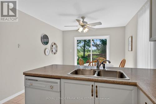 3075 Westridge Boulevard, Peterborough (Monaghan Ward 2), ON - Indoor Photo Showing Kitchen With Double Sink
