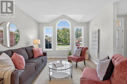 3075 Westridge Boulevard, Peterborough (Monaghan Ward 2), ON - Indoor Photo Showing Living Room