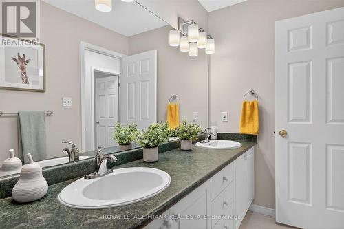 3075 Westridge Boulevard, Peterborough (Monaghan Ward 2), ON - Indoor Photo Showing Bathroom