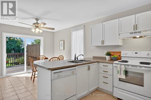 3075 Westridge Boulevard, Peterborough (Monaghan Ward 2), ON - Indoor Photo Showing Kitchen With Double Sink