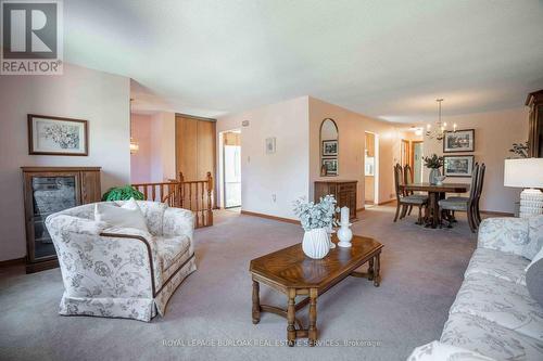 1447 Reynolds Avenue, Burlington, ON - Indoor Photo Showing Living Room
