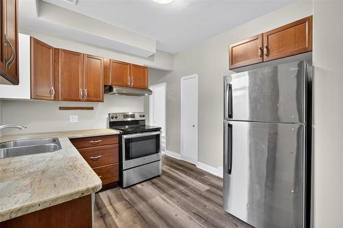 61 Luxton Avenue, Winnipeg, MB - Indoor Photo Showing Kitchen With Double Sink