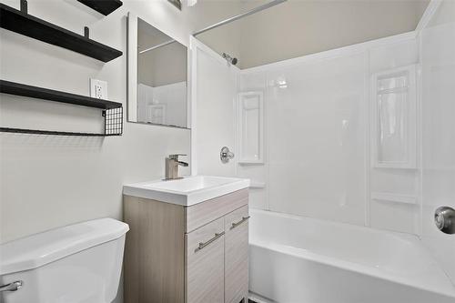 61 Luxton Avenue, Winnipeg, MB - Indoor Photo Showing Bathroom