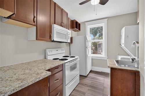 61 Luxton Avenue, Winnipeg, MB - Indoor Photo Showing Kitchen
