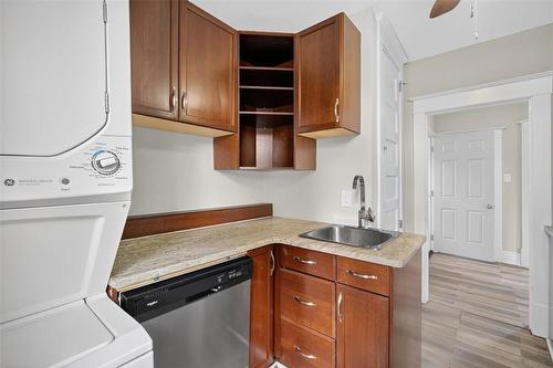 61 Luxton Avenue, Winnipeg, MB - Indoor Photo Showing Laundry Room