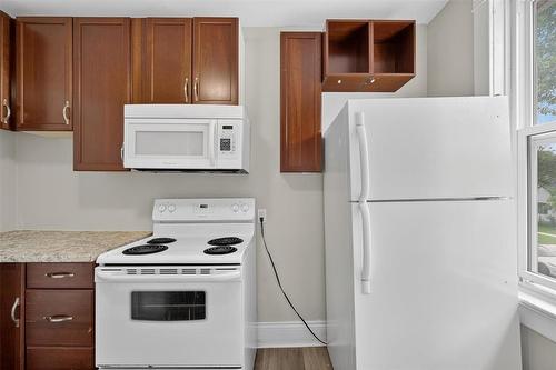 61 Luxton Avenue, Winnipeg, MB - Indoor Photo Showing Kitchen