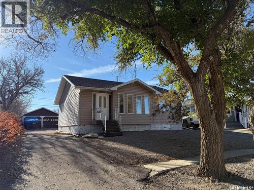 326 3Rd Avenue Sw, Eston, SK - Outdoor With Facade