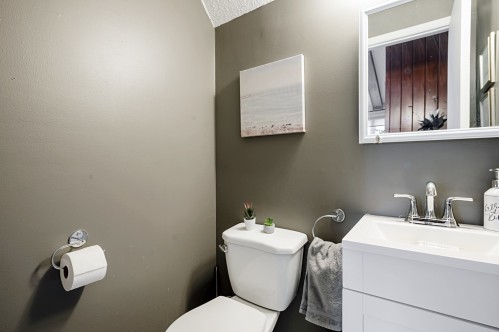 Powder room - 201-111 Av. Hochar, Saint-Sauveur, QC - Indoor Photo Showing Bathroom