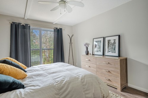 Bedroom - 201-111 Av. Hochar, Saint-Sauveur, QC - Indoor Photo Showing Bedroom