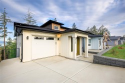 917 Harbour View St  Nanaimo, BC V9R 4V4