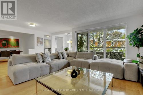 202 - 320 Crichton Street, Ottawa, ON - Indoor Photo Showing Living Room