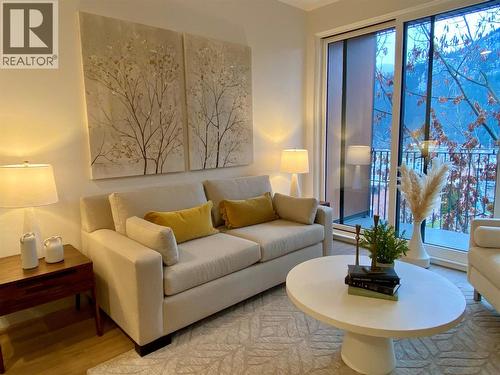 514 Victoria Street Unit# 404, Nelson, BC - Indoor Photo Showing Living Room