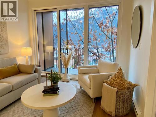 514 Victoria Street Unit# 404, Nelson, BC - Indoor Photo Showing Living Room