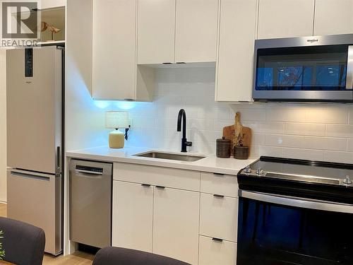 514 Victoria Street Unit# 404, Nelson, BC - Indoor Photo Showing Kitchen With Upgraded Kitchen