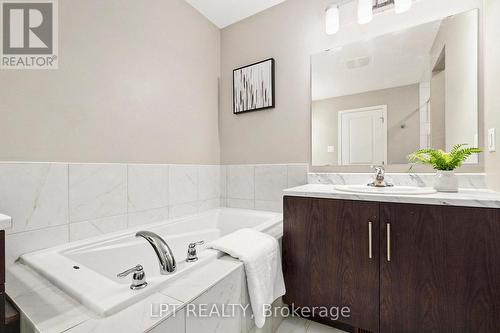 381 Cope Drive, Ottawa, ON - Indoor Photo Showing Bathroom