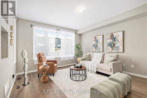 381 Cope Drive, Ottawa, ON - Indoor Photo Showing Living Room