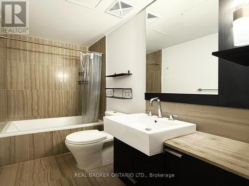 2807 - 88 Blue Jays Way, Toronto, ON - Indoor Photo Showing Bathroom