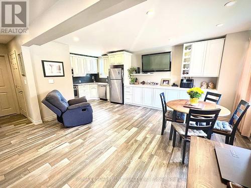 199 Kimberly Drive, Hamilton, ON - Indoor Photo Showing Dining Room