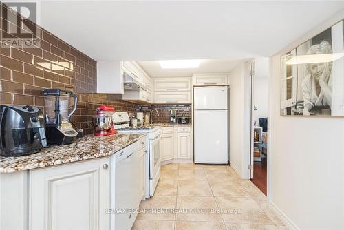 199 Kimberly Drive, Hamilton, ON - Indoor Photo Showing Kitchen