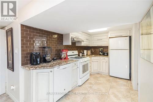 199 Kimberly Drive, Hamilton, ON - Indoor Photo Showing Kitchen