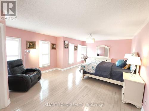 67 Chantilly Crescent, Richmond Hill, ON - Indoor Photo Showing Bedroom