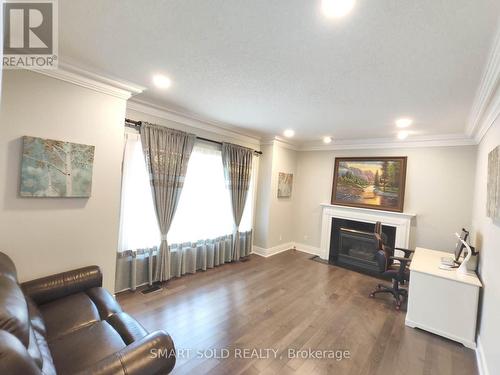 67 Chantilly Crescent, Richmond Hill, ON - Indoor Photo Showing Living Room With Fireplace