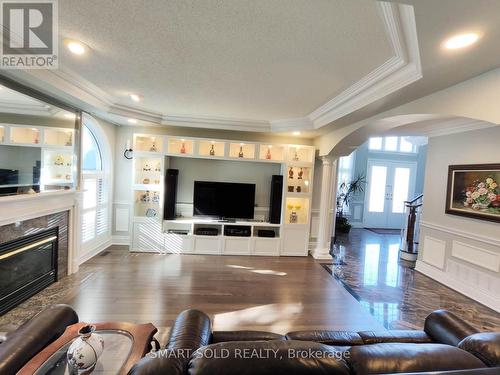 67 Chantilly Crescent, Richmond Hill, ON - Indoor Photo Showing Living Room With Fireplace