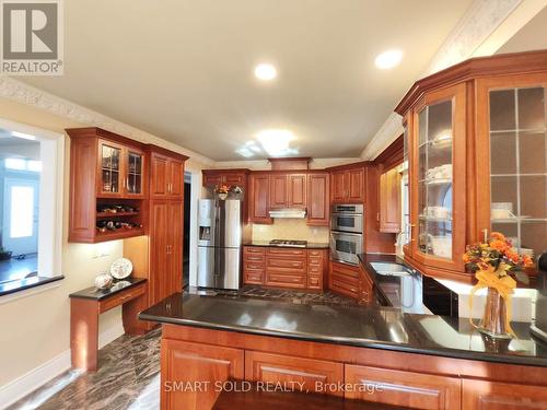 67 Chantilly Crescent, Richmond Hill, ON - Indoor Photo Showing Kitchen