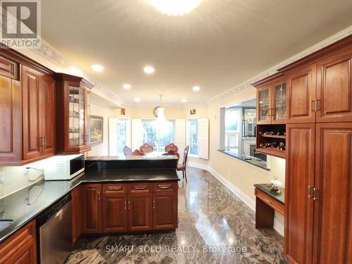 67 Chantilly Crescent, Richmond Hill, ON - Indoor Photo Showing Kitchen