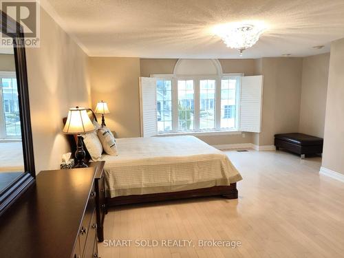67 Chantilly Crescent, Richmond Hill, ON - Indoor Photo Showing Bedroom