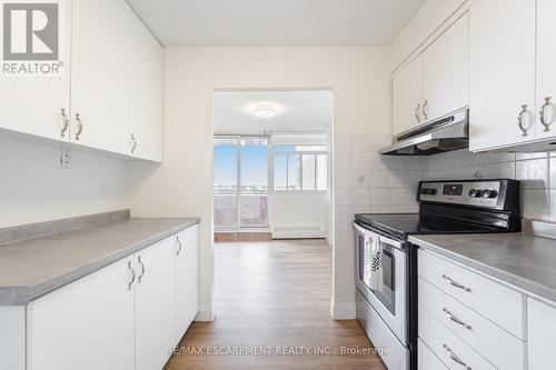707 - 2301 Derry Road W, Mississauga, ON - Indoor Photo Showing Kitchen