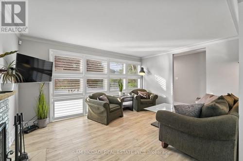 1140 Halliday Avenue, Mississauga, ON - Indoor Photo Showing Living Room