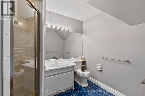 2235 Shawanaga Trail, Mississauga, ON - Indoor Photo Showing Bathroom