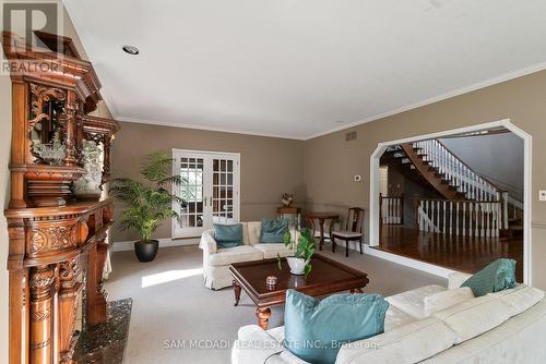 2235 Shawanaga Trail, Mississauga, ON - Indoor Photo Showing Living Room