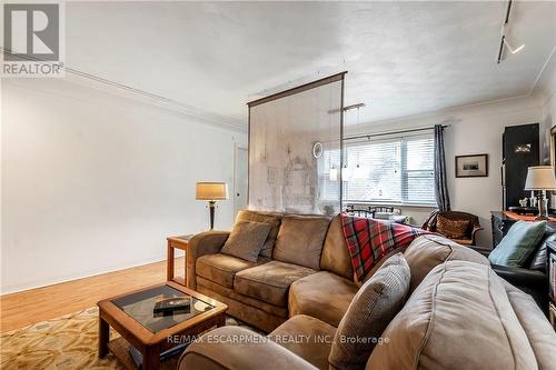 13 Mcmaster Avenue, Welland, ON - Indoor Photo Showing Living Room