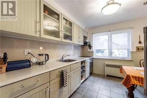 13 Mcmaster Avenue, Welland, ON - Indoor Photo Showing Kitchen