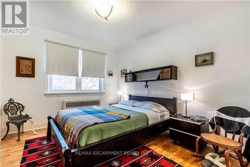 13 Mcmaster Avenue, Welland, ON - Indoor Photo Showing Bedroom