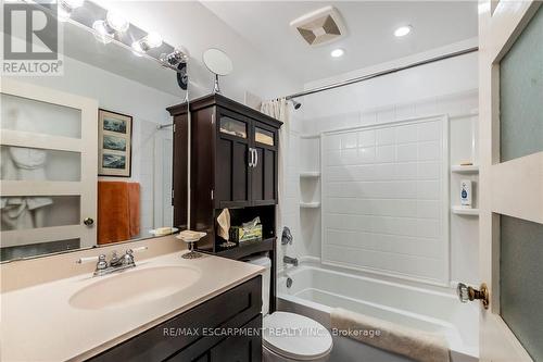 13 Mcmaster Avenue, Welland, ON - Indoor Photo Showing Bathroom