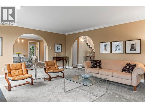 491 Terrace Drive, Coldstream, BC - Indoor Photo Showing Living Room